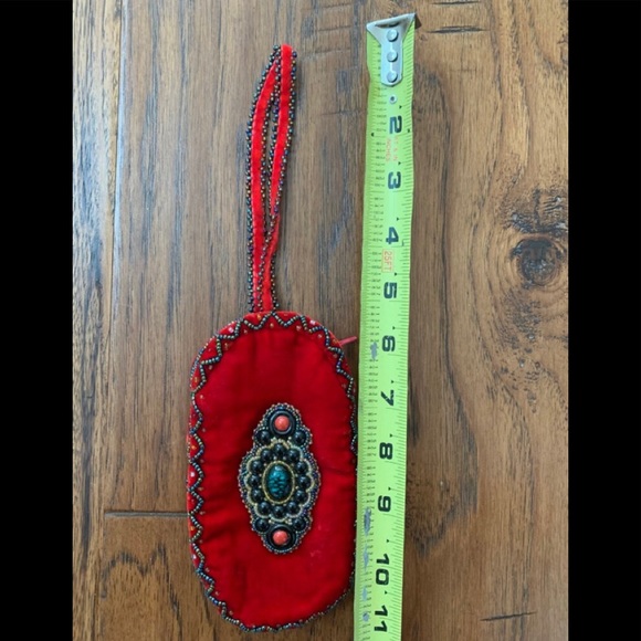 Red and black beaded velvet wristlet - Picture 4 of 5